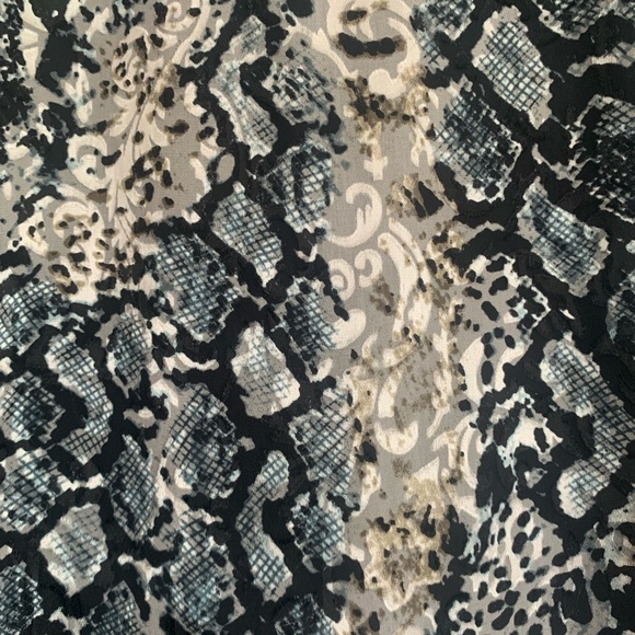 Alice + Olivia ‘Luba’ snake print silk-blend blouse with detachable collar - Picture 10 of 12